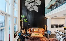 London Canary Wharf Riverside Penthouse Apartment